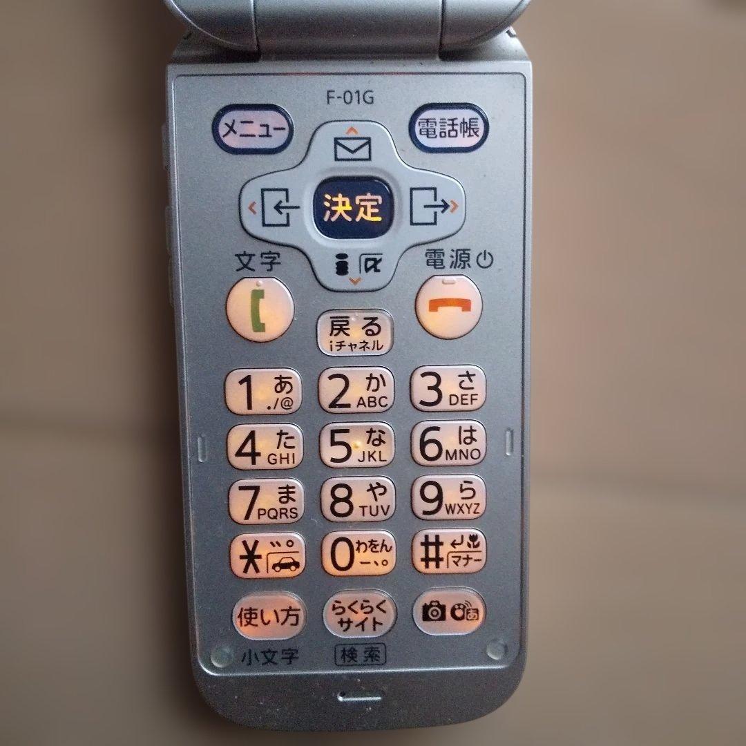 ☆らくらくホンベーシック4　docomo　F-01G　ゴールド