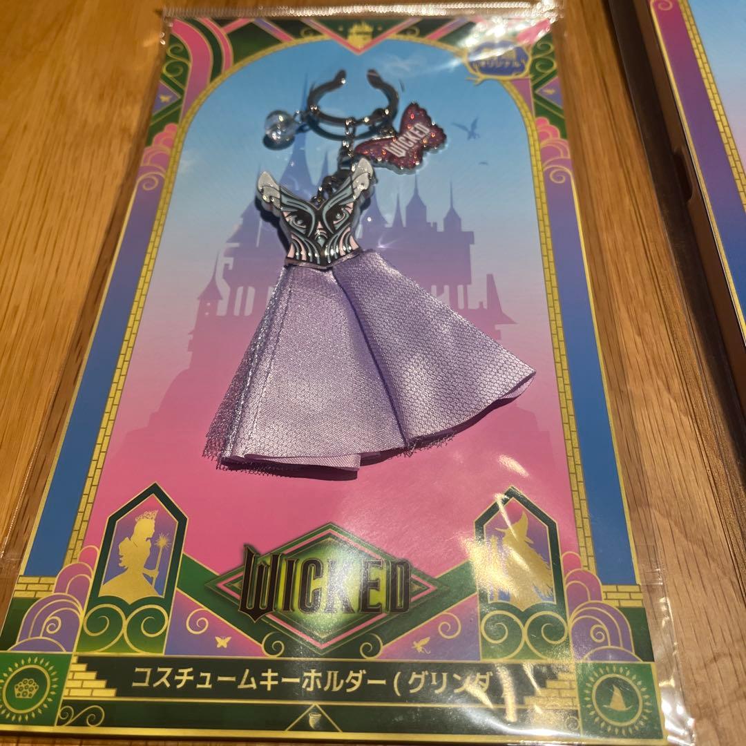WICKED ウィキッド　コスチュームキーホルダーとペンセット