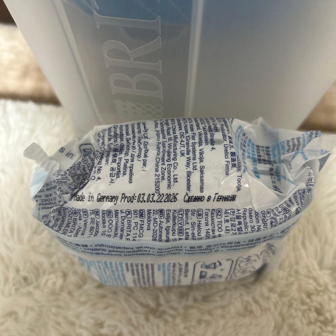 [新品、未開封]BRITA ポット型浄水器 1L フィルター8個付き