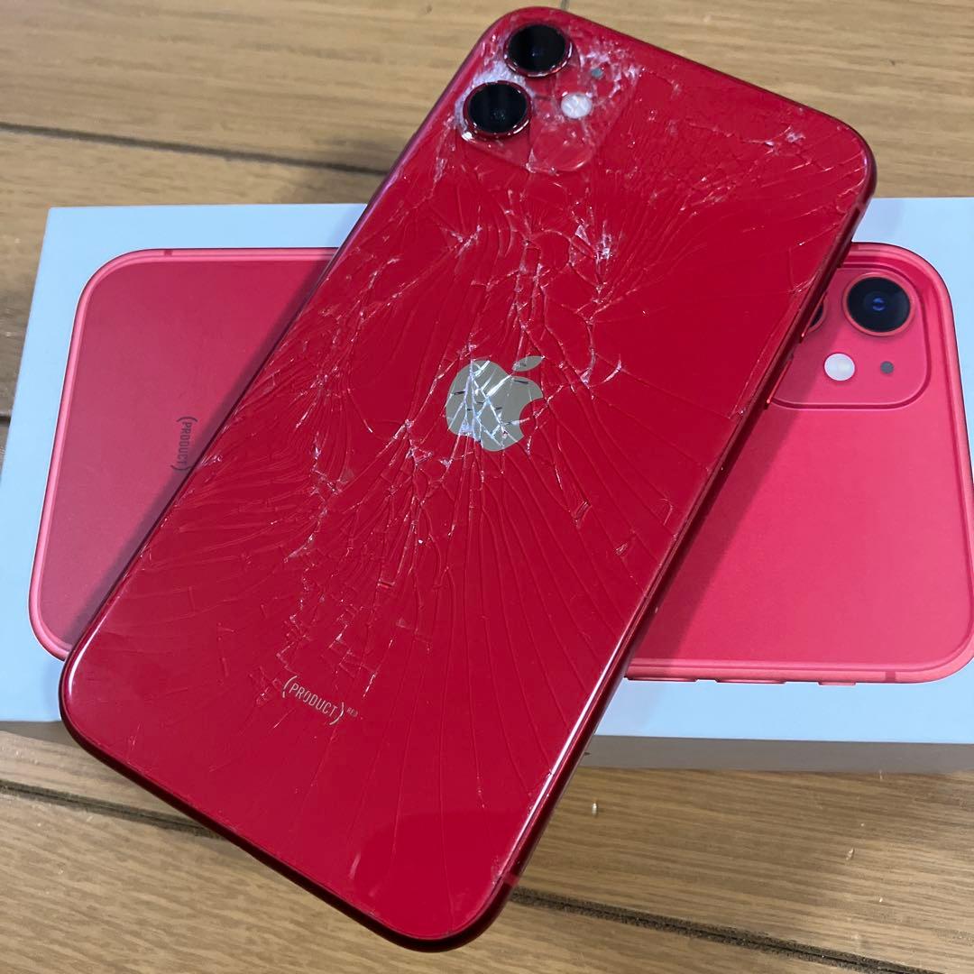 iPhone11 64GB レッド 裏面割れ