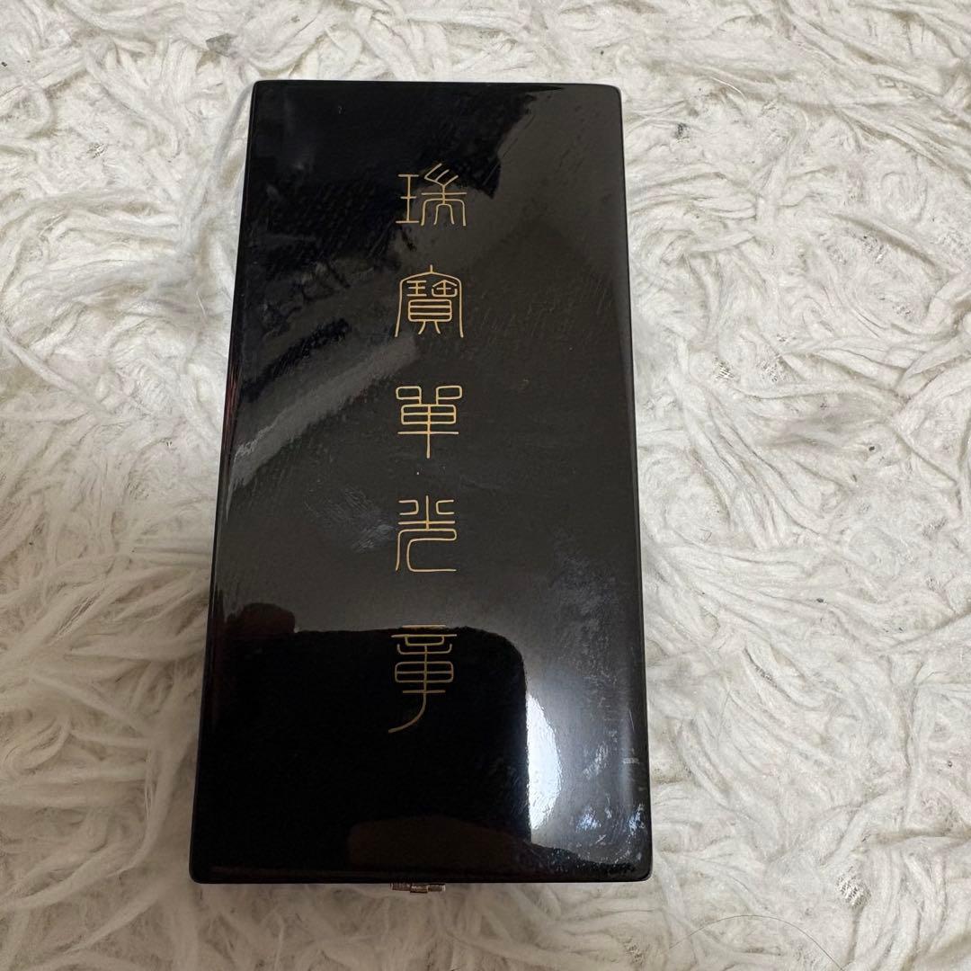 【極美品】瑞宝小綬章 現行タイプ 新型 旧勲四等 略章 共箱入 完品 93