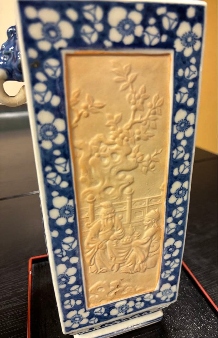 九谷焼　浮彫四角花瓶