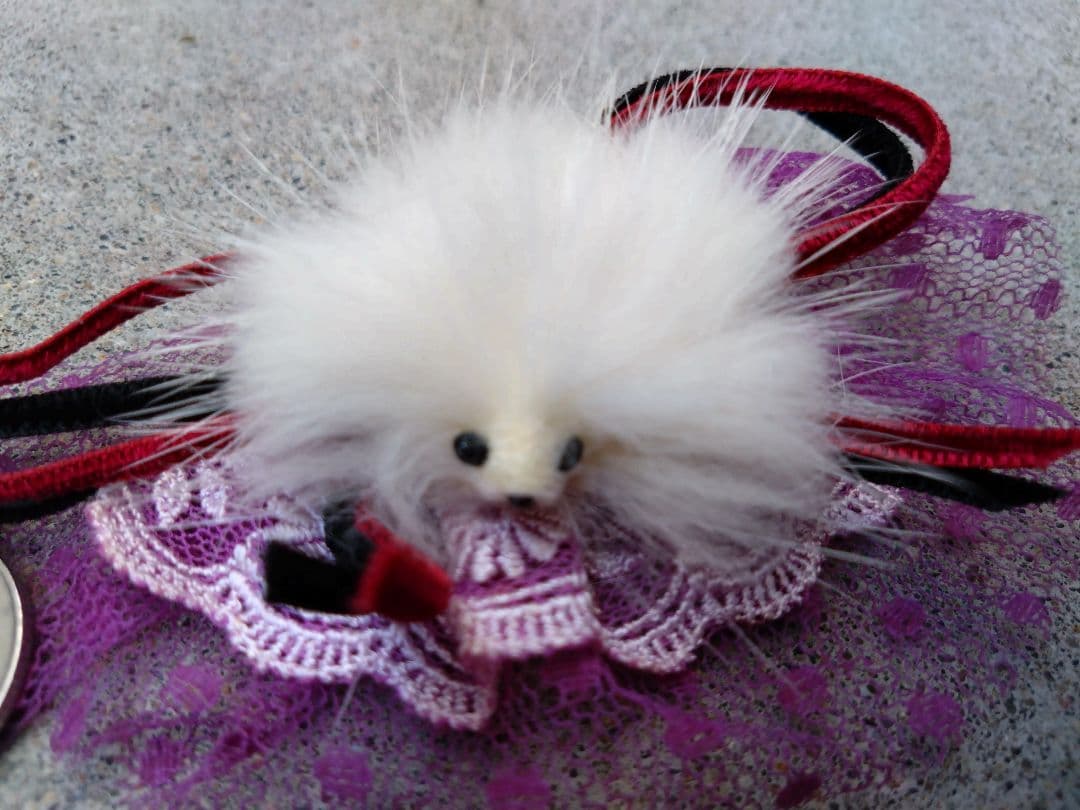 昭和レトロ　ハンドメイド　スピッツ犬　ブローチ
