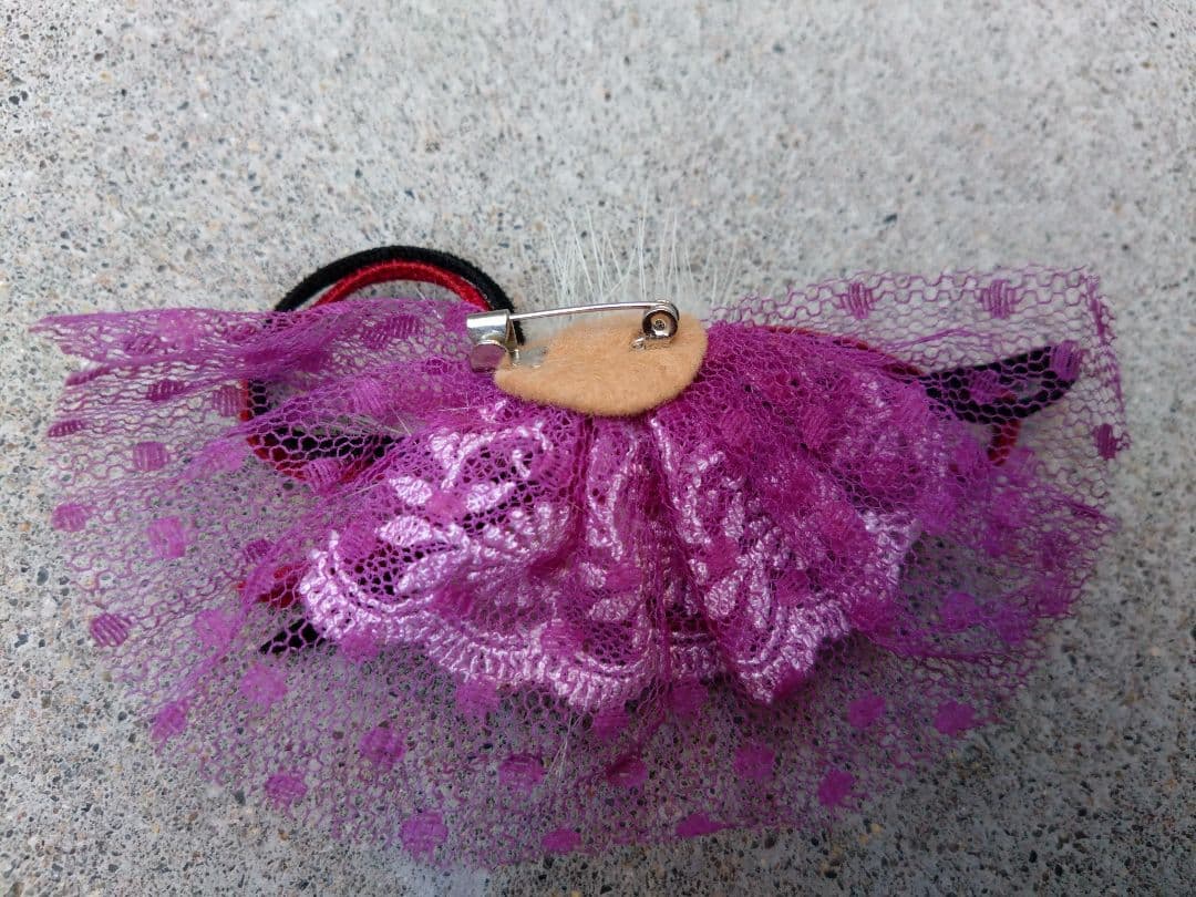 昭和レトロ　ハンドメイド　スピッツ犬　ブローチ