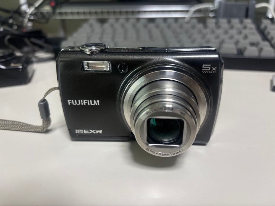 FUJIFILM FINEPIX F200EXR 5倍ズーム デジタルカメラ