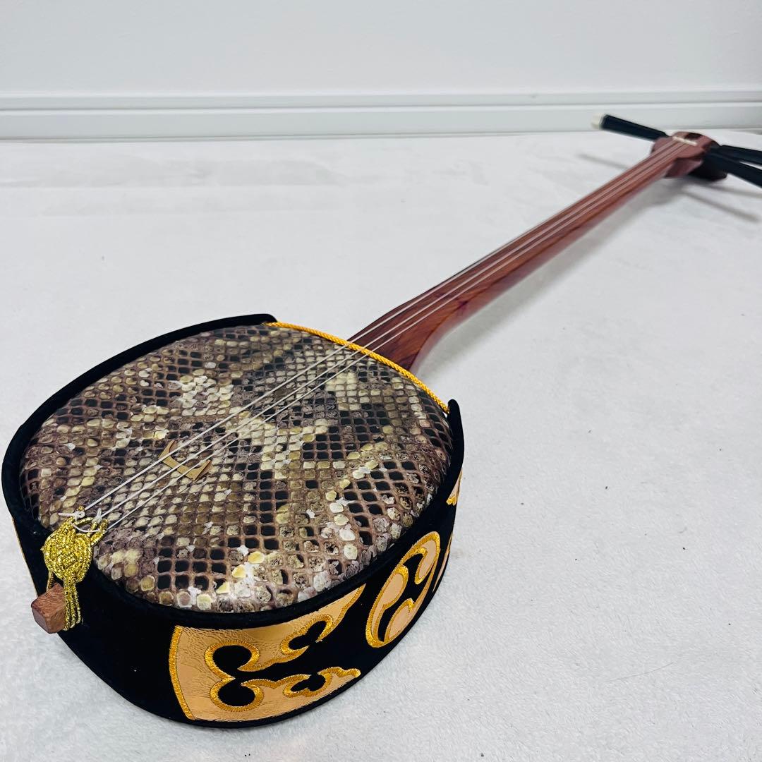 三線 蛇皮 蛇革　沖縄 和楽器 ハードケース付き