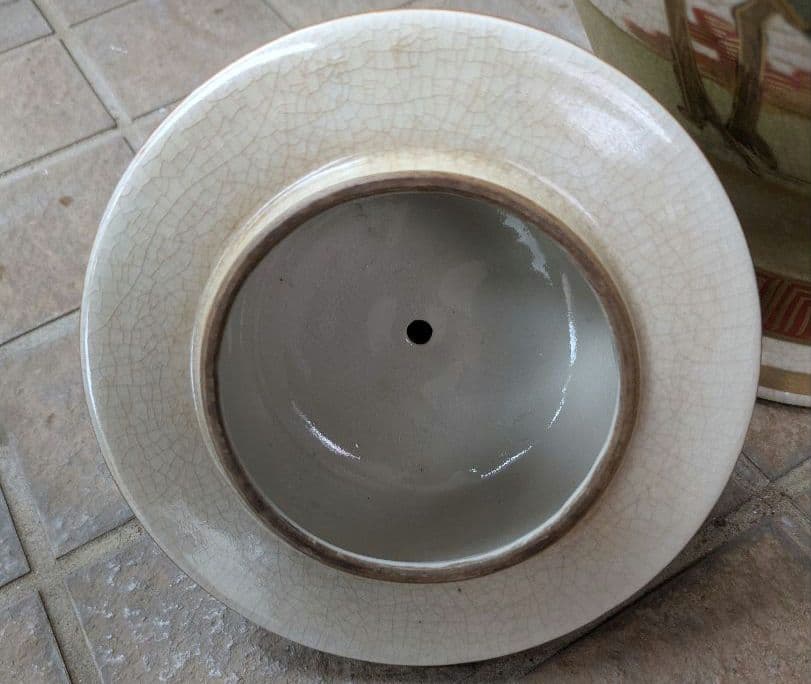 伝統的な日本の風景画の花瓶 薩摩焼