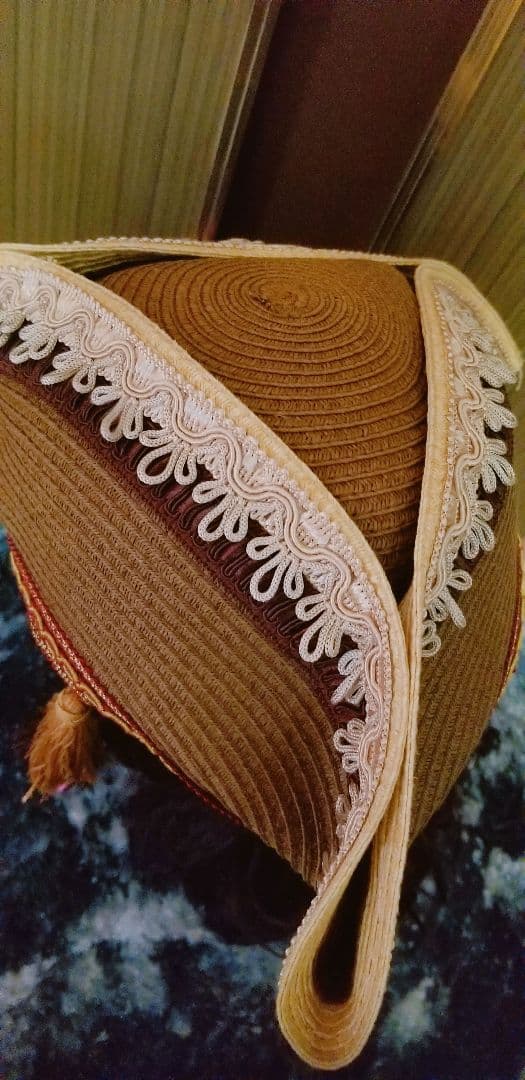 麦わら素材の海賊帽子　トライコーン