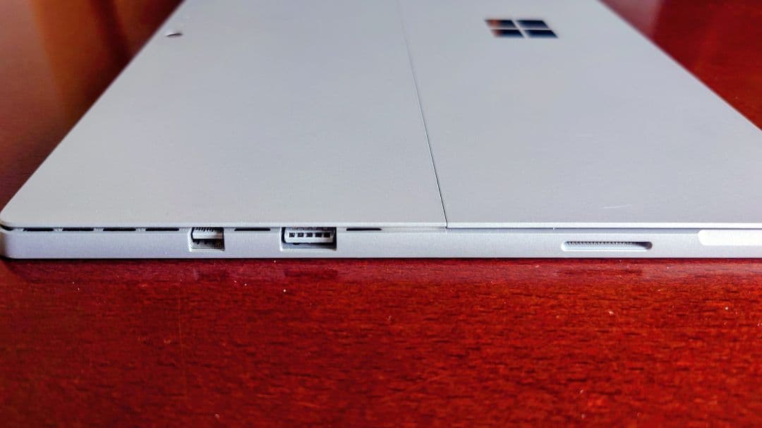 Microsoft Surface Pro 第5世代 12.3インチ