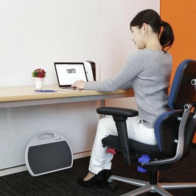 遠赤外線 パネルヒーター デスク 足元 暖房 小型 軽量 スリム【新品未使用】