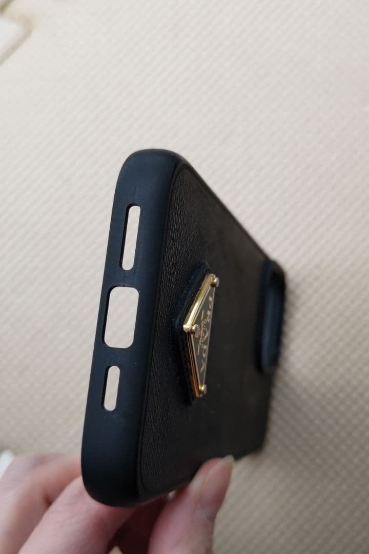 PRADA プラダiPhone15 promaxケース 黒 三角ロゴ