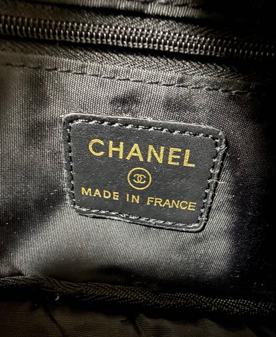 CHANEL レザーショルダーバッグ　ノベルティ
