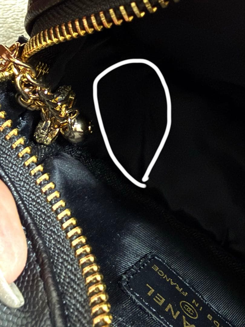 CHANEL レザーショルダーバッグ　ノベルティ