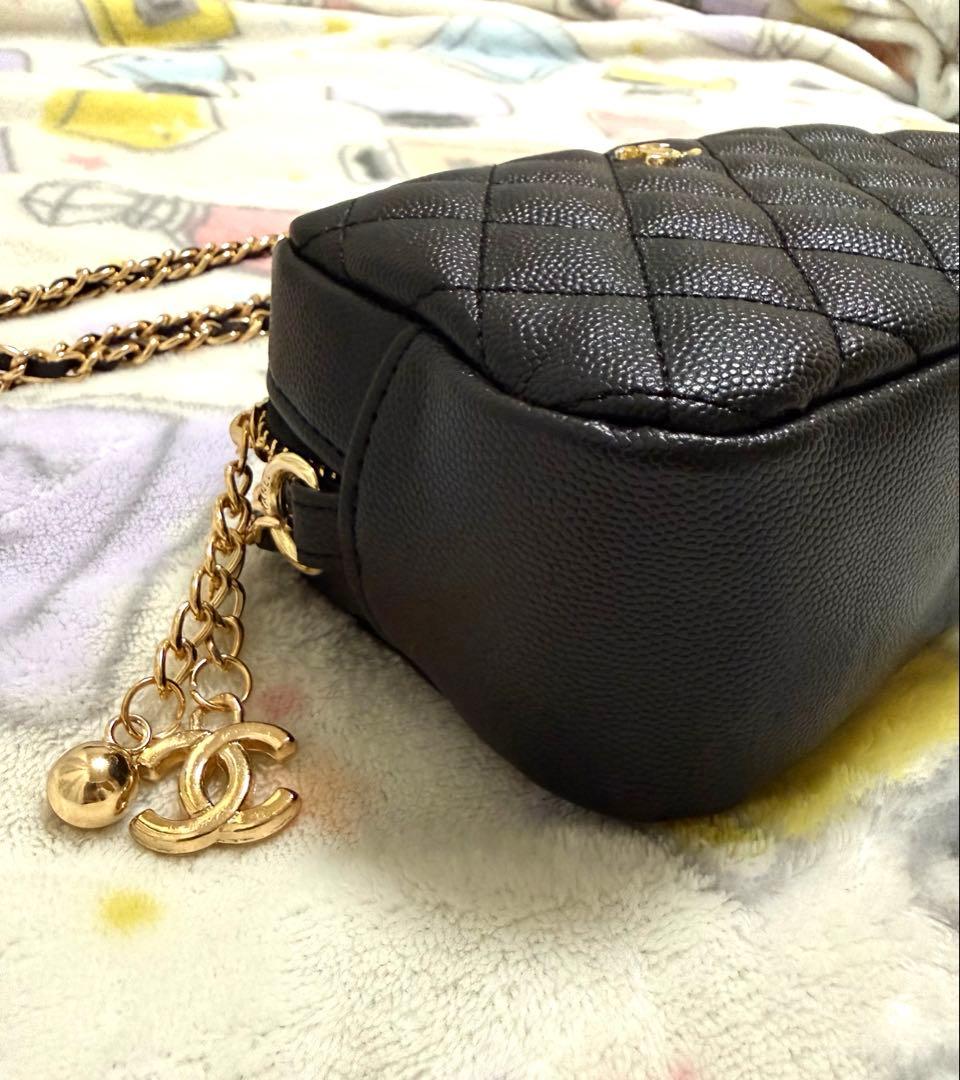 CHANEL レザーショルダーバッグ　ノベルティ