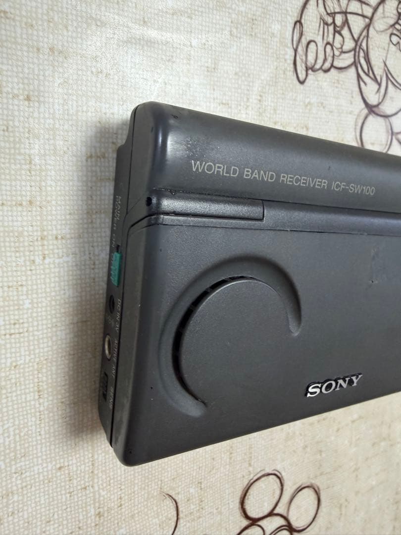 ソニー　ワールドバンドFM/LW/MW/SWレシーバー　ICF-SW100