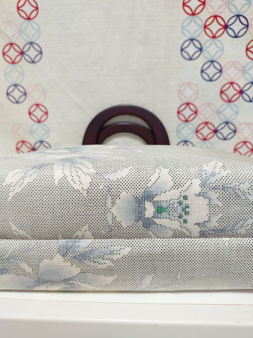 【ハンドメイド】白大島紬リメイクトートバッグ　正絹　着物リメイク　木製ハンドル