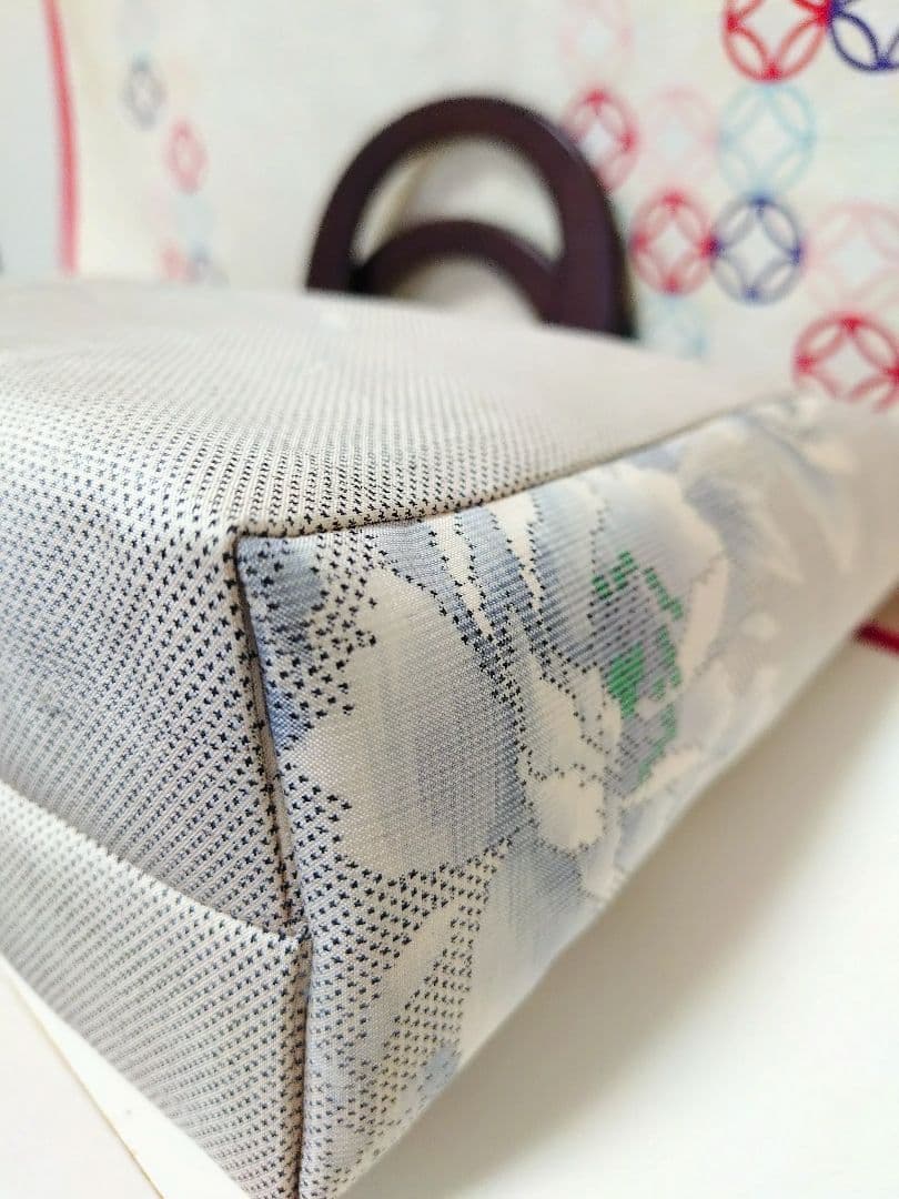 【ハンドメイド】白大島紬リメイクトートバッグ　正絹　着物リメイク　木製ハンドル