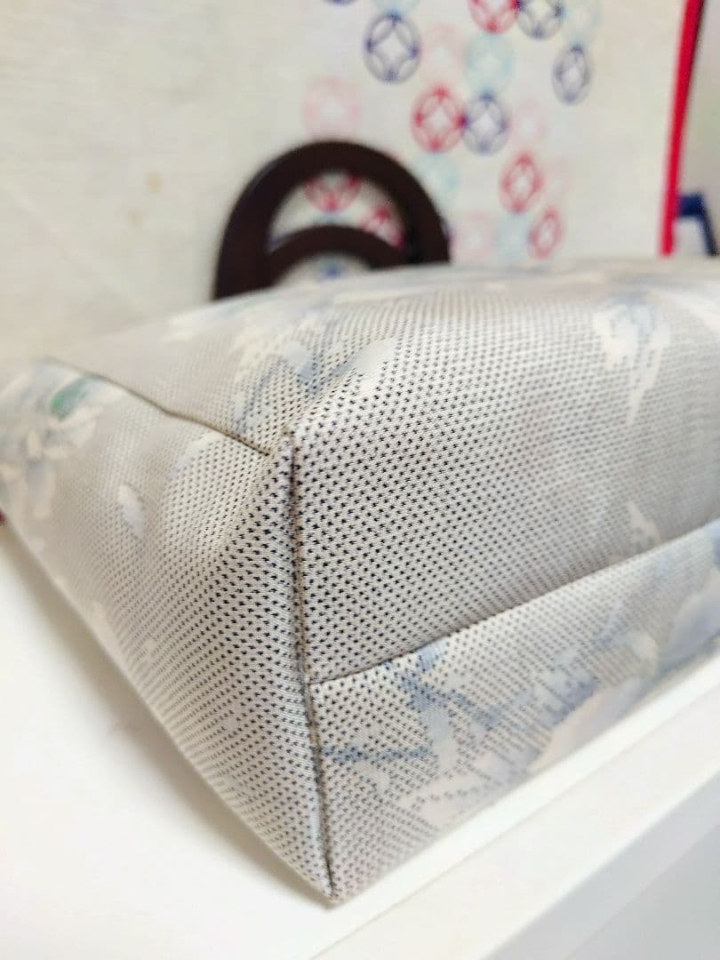 【ハンドメイド】白大島紬リメイクトートバッグ　正絹　着物リメイク　木製ハンドル