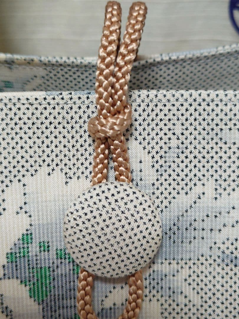 【ハンドメイド】白大島紬リメイクトートバッグ　正絹　着物リメイク　木製ハンドル