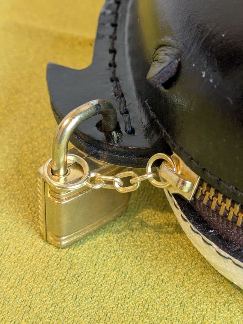 【未使用】鴻池製作所　クジラ貯金箱　本革