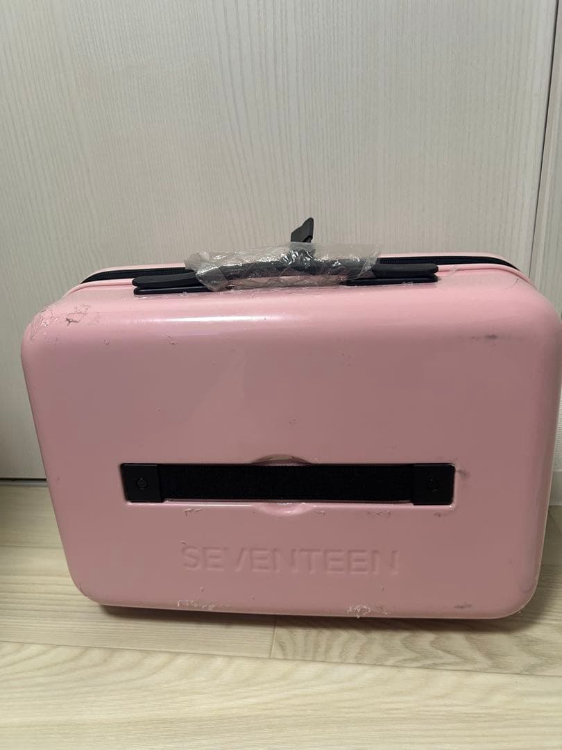 seventeen スーツケース