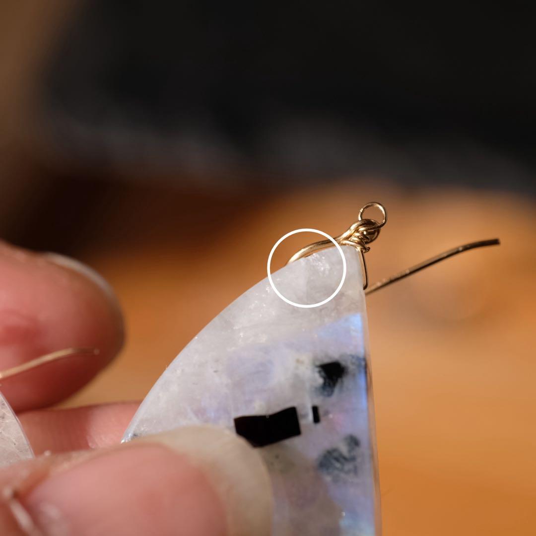 希少14kgfブラックトルマリンインムーンストーンピアス/イヤリング