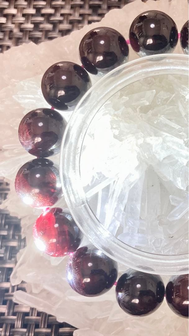 究極品質　秘蔵放出　神宿る聖地から舞い降りたネパールの秘宝　ヒマラヤガーネット