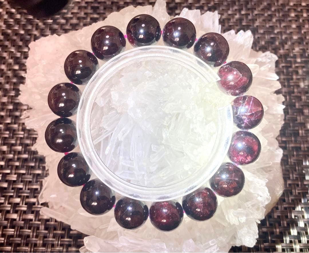 究極品質　秘蔵放出　神宿る聖地から舞い降りたネパールの秘宝　ヒマラヤガーネット