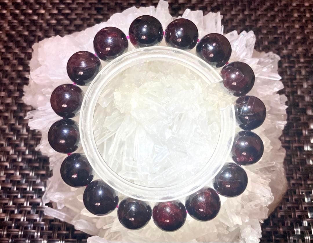 究極品質　秘蔵放出　神宿る聖地から舞い降りたネパールの秘宝　ヒマラヤガーネット