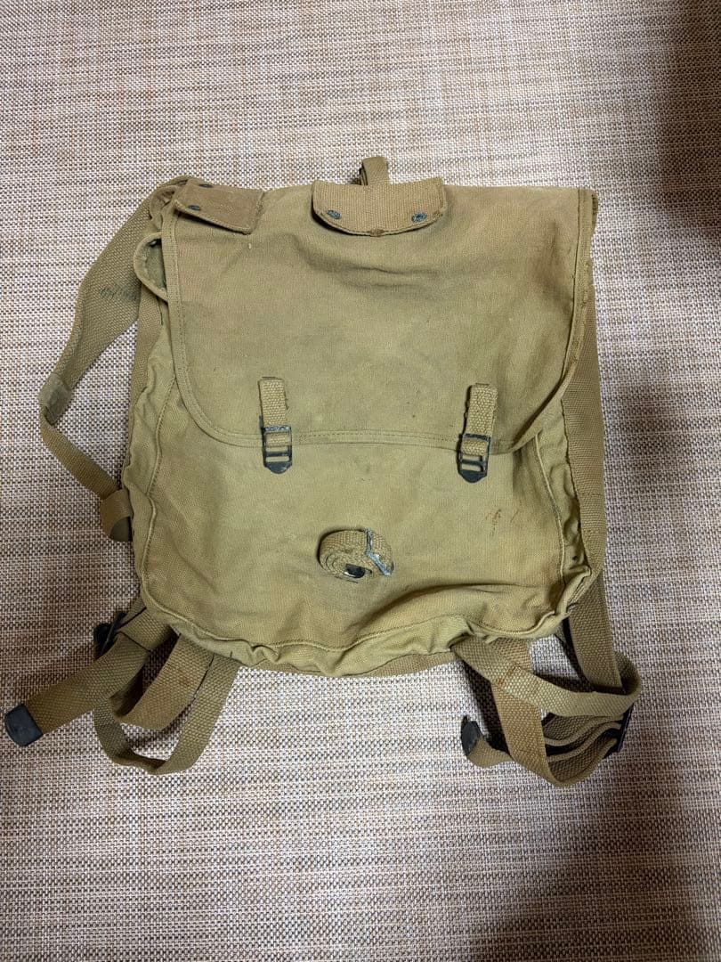 カーキキャンバスバックパック