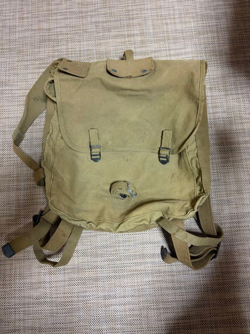 カーキキャンバスバックパック