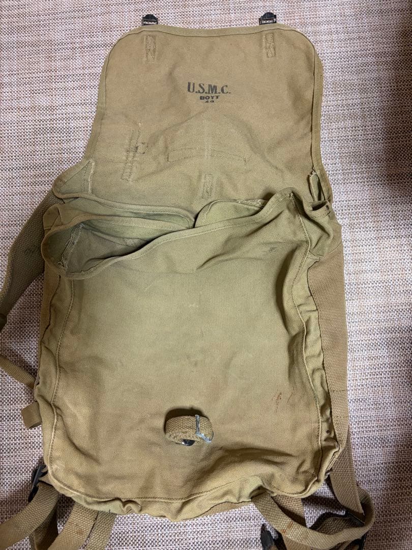 カーキキャンバスバックパック