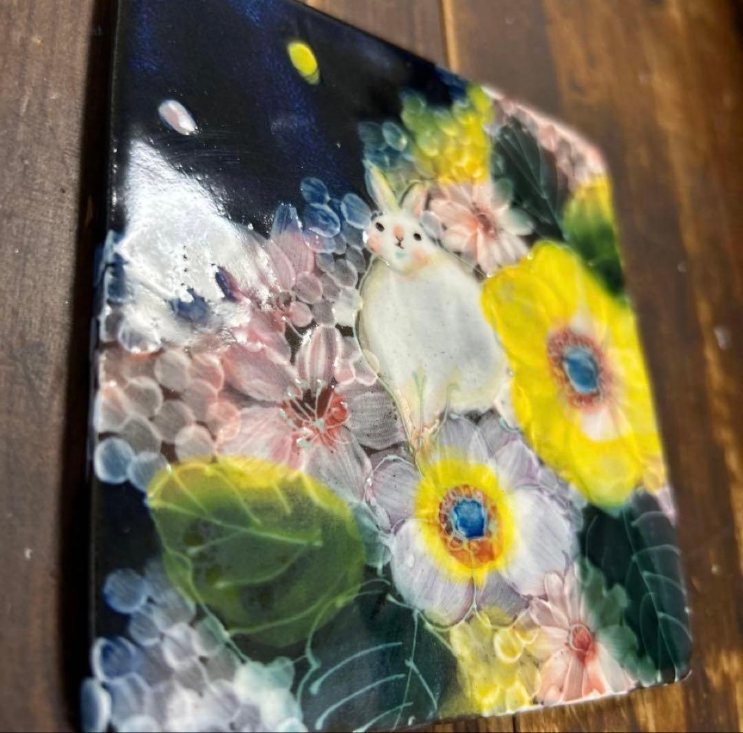 作家　陶芸作家　野村晃子　うさぎと花　飾り皿　銘々皿　ゆずりは工房　うさぎ好き