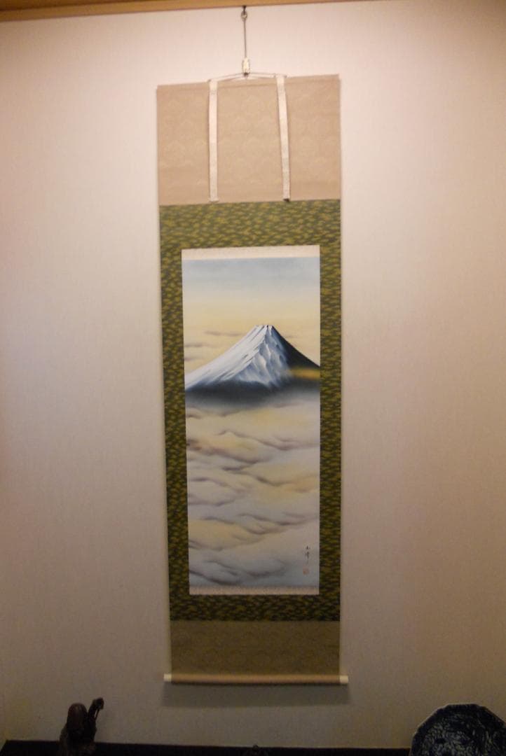 掛け軸 玉峰 霊峰富士 絹本 希少 軸装 茶道具 掛軸 美品 です。