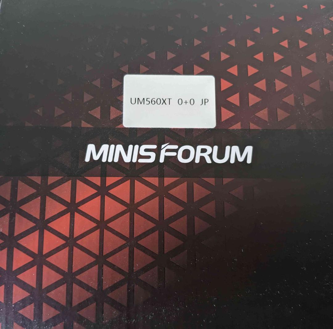 MINISFORUM UM560XT ミニPC