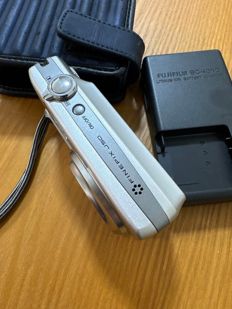 Fujifilm FinePix J50 コンパクトデジタルカメラ