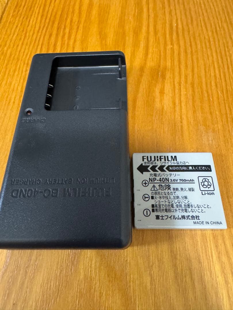 Fujifilm FinePix J50 コンパクトデジタルカメラ