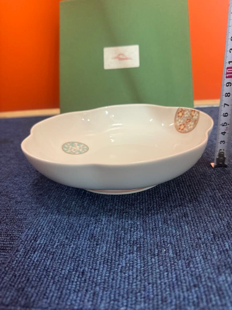 1771 深川製磁　寿赤絵　梅型鉢　mq