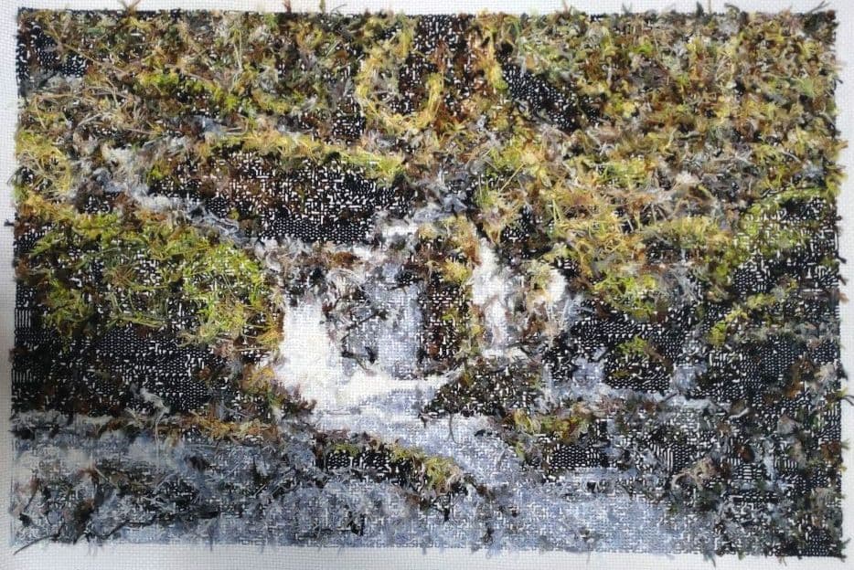 クロスステッチ完成品　沢の風景