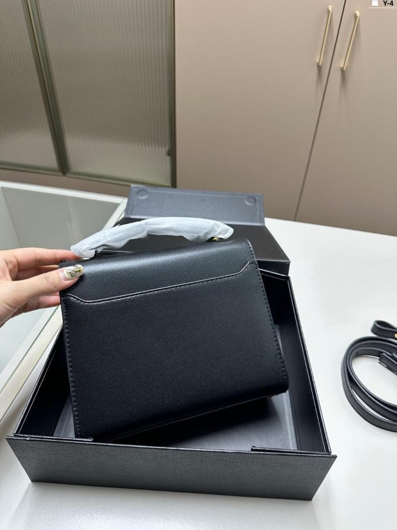 サンローラン【SAINT LAURENT】 カサンドラトップハンドルバッグ