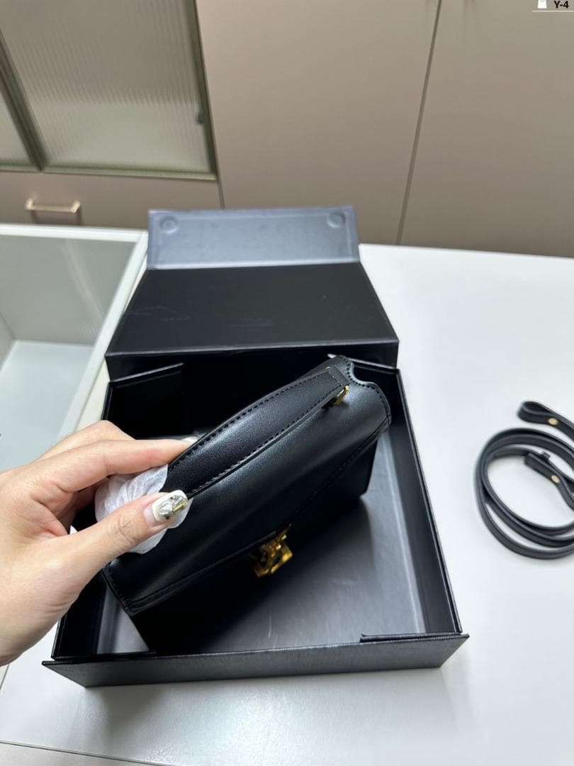 サンローラン【SAINT LAURENT】 カサンドラトップハンドルバッグ