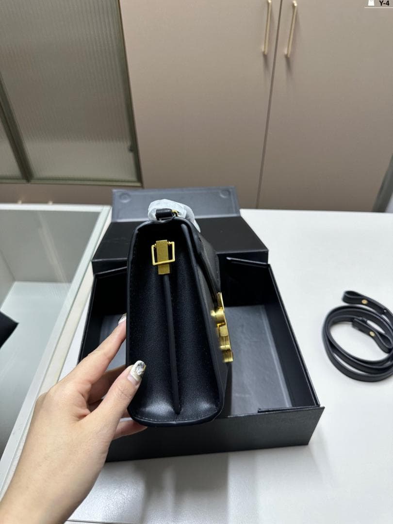 サンローラン【SAINT LAURENT】 カサンドラトップハンドルバッグ