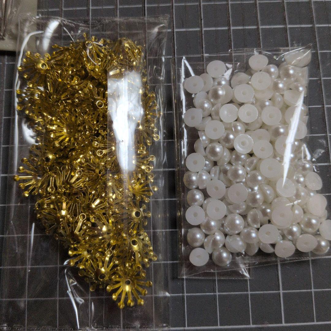 つまみ細工材料セット❗️カット生地　ヘアコーム　Uピン　花座