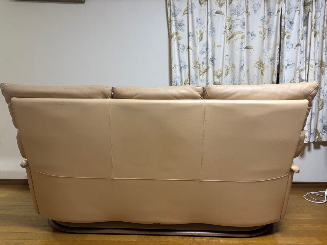 karimoku ベージュレザー 3人掛けソファ ZT6823