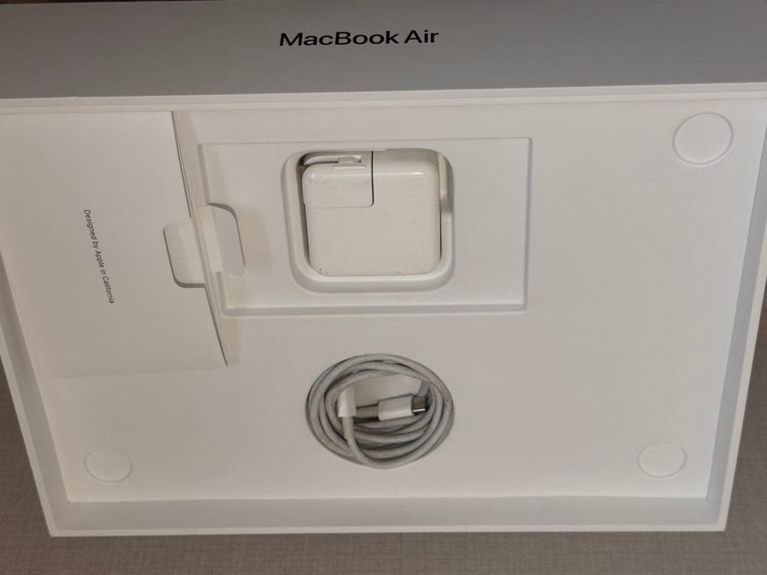 即使用OKMacBook Air M1 バッテリー95% 外部モニター可 画面割