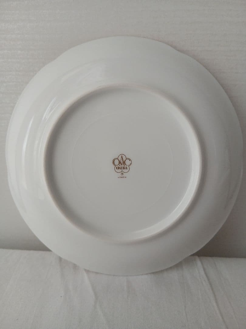 【まとめ売り箱付】大倉陶園 ゴールドライン 銘々皿10枚＋ソーサー1枚白磁 金縁