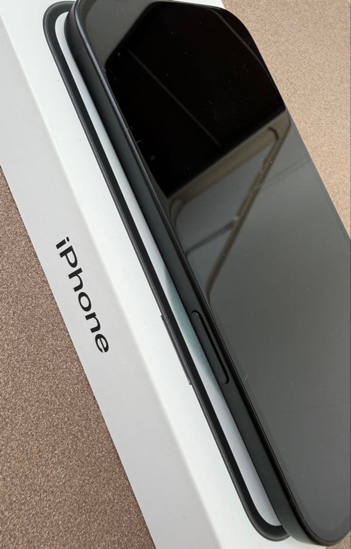 【超美品／おまけ付き】iPhone15 128GB ブラック 国内SIMフリー