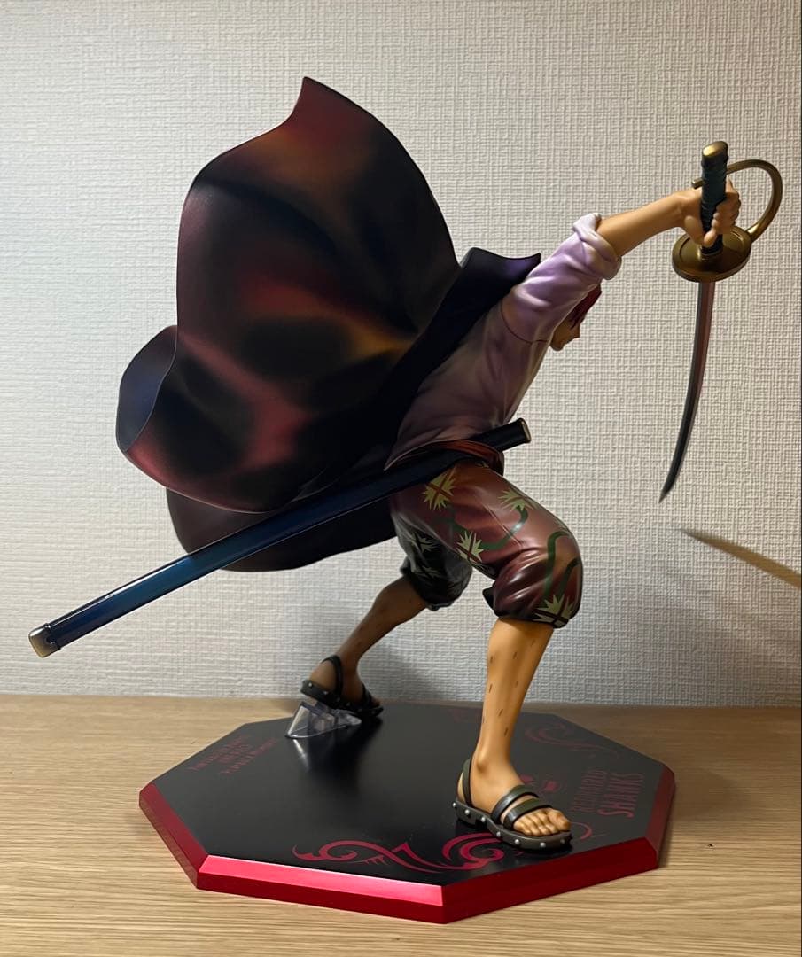 ワンピース　メガハウスPOP 赤髪のシャンクス　フィギュア