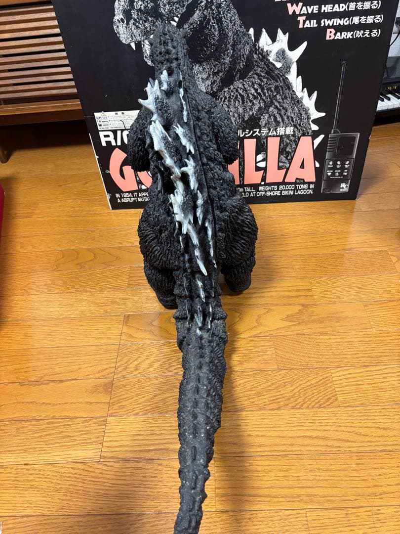 R/C これは東京・丸井のゴジラのリモコンです。