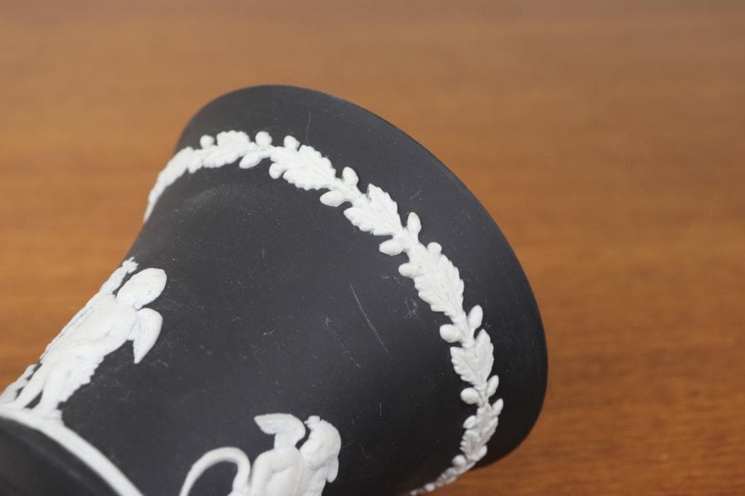 ウェッジウッド　ジャスパー　花瓶　ブラック　黒　フラワーベース ヴィンテージ